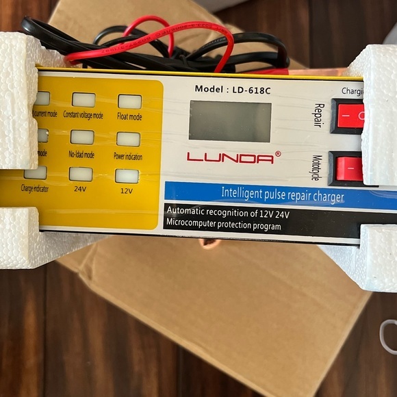 Smart Pulse Automatic Repair 12/24V Car Battery Charger for Truck Motorcycle - Picture 5 of 5